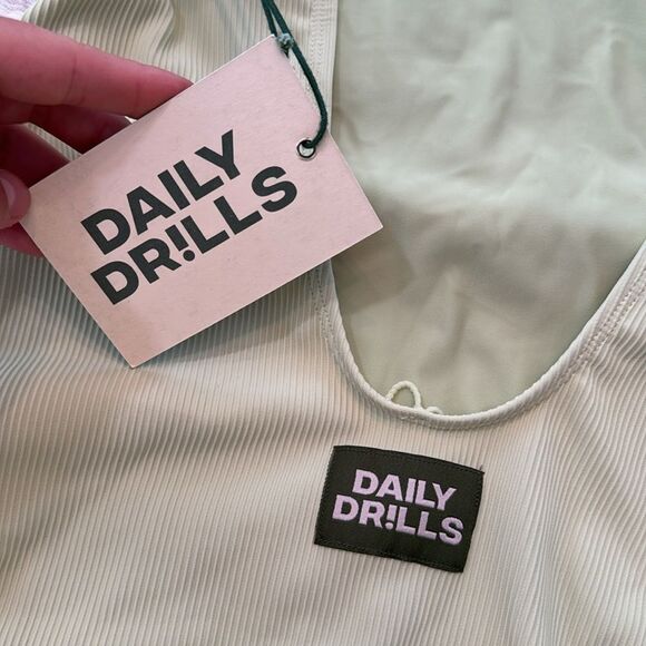 Daily Drills One Piece Bathing Suit Green Size Medium New With Tags - Picture 4 of 8